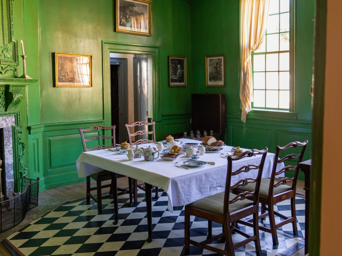 MountVernon's tweet image. ✨ See the newly restored first and second floors of the Mansion, including The Washingtons&apos; bedchamber.

After months of careful preservation work, these iconic rooms will be back on view again by Thanksgiving and just in time for the holidays.

Plan your visit to step inside…