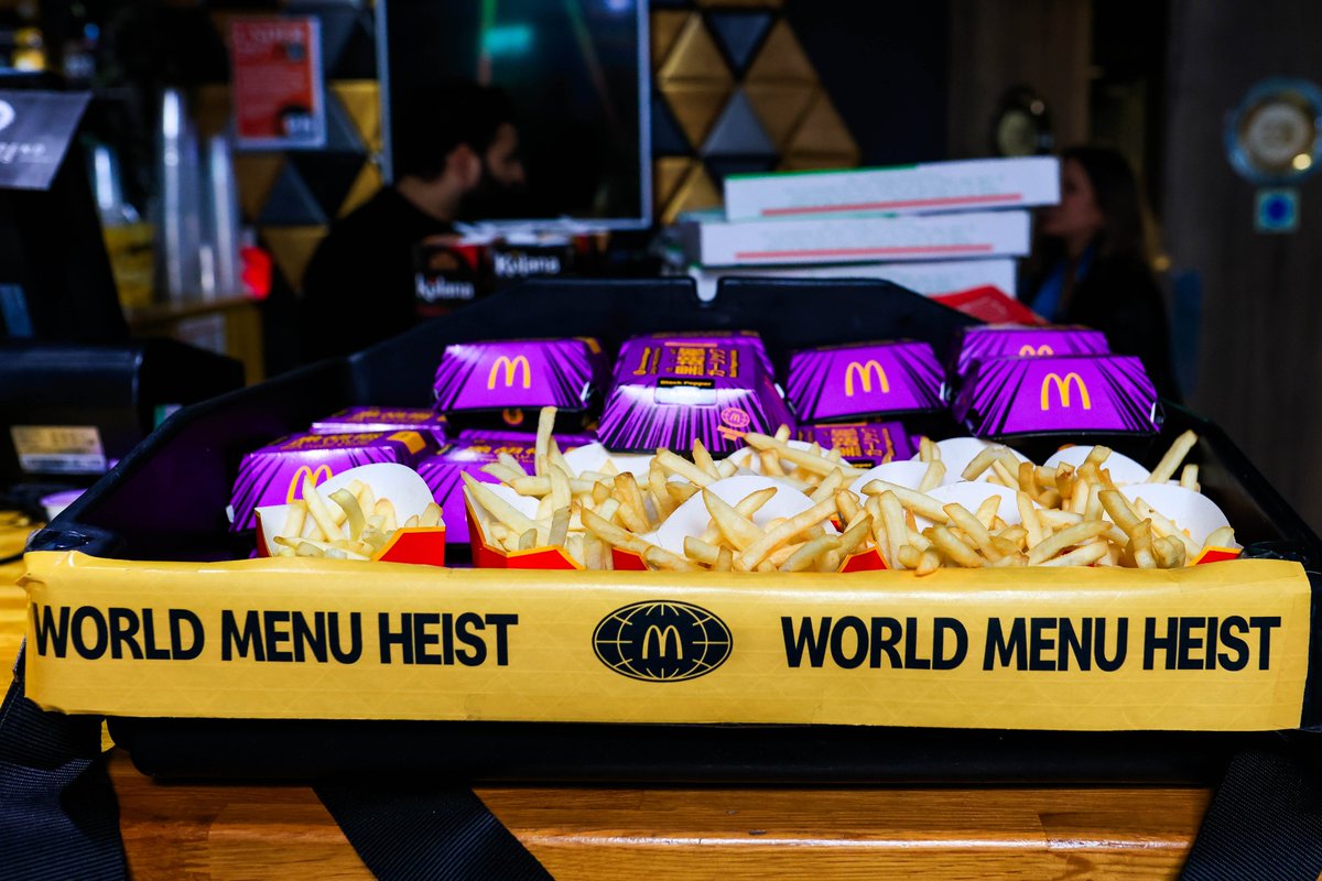 Another look back to our unforgettable night at London Clash last Sunday 🧡

📹 Over 50 co-streamers
📺 438K+ viewers
👋 Over 500 attendees IRL

A huge thank you for showing up &amp; to our partners for the event, <a href="/McDonaldsUK/">McDonald's UK</a>, <a href="/ScanComputers/">Scan Computers</a> <a href="/heyboxed/">BOXED.GG</a> for bringing it to life!