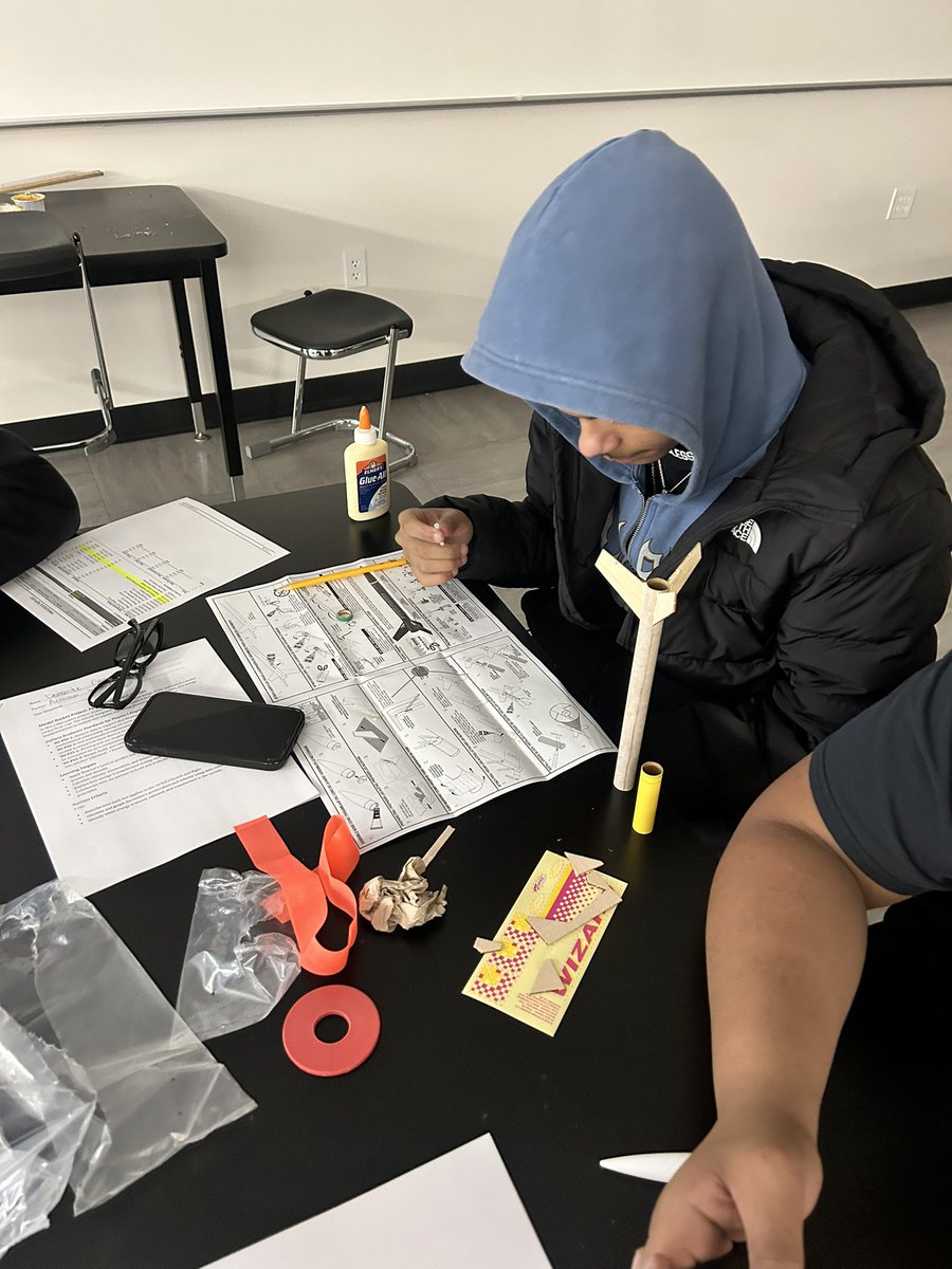 LCHS_Physics's tweet image. Thanks to @LTSFoundation for the creativity grant that allowed students to build model rockets to test velocity and force for my Physics students.   We will be launching tomorrow and Thursday!   @LCHSBears