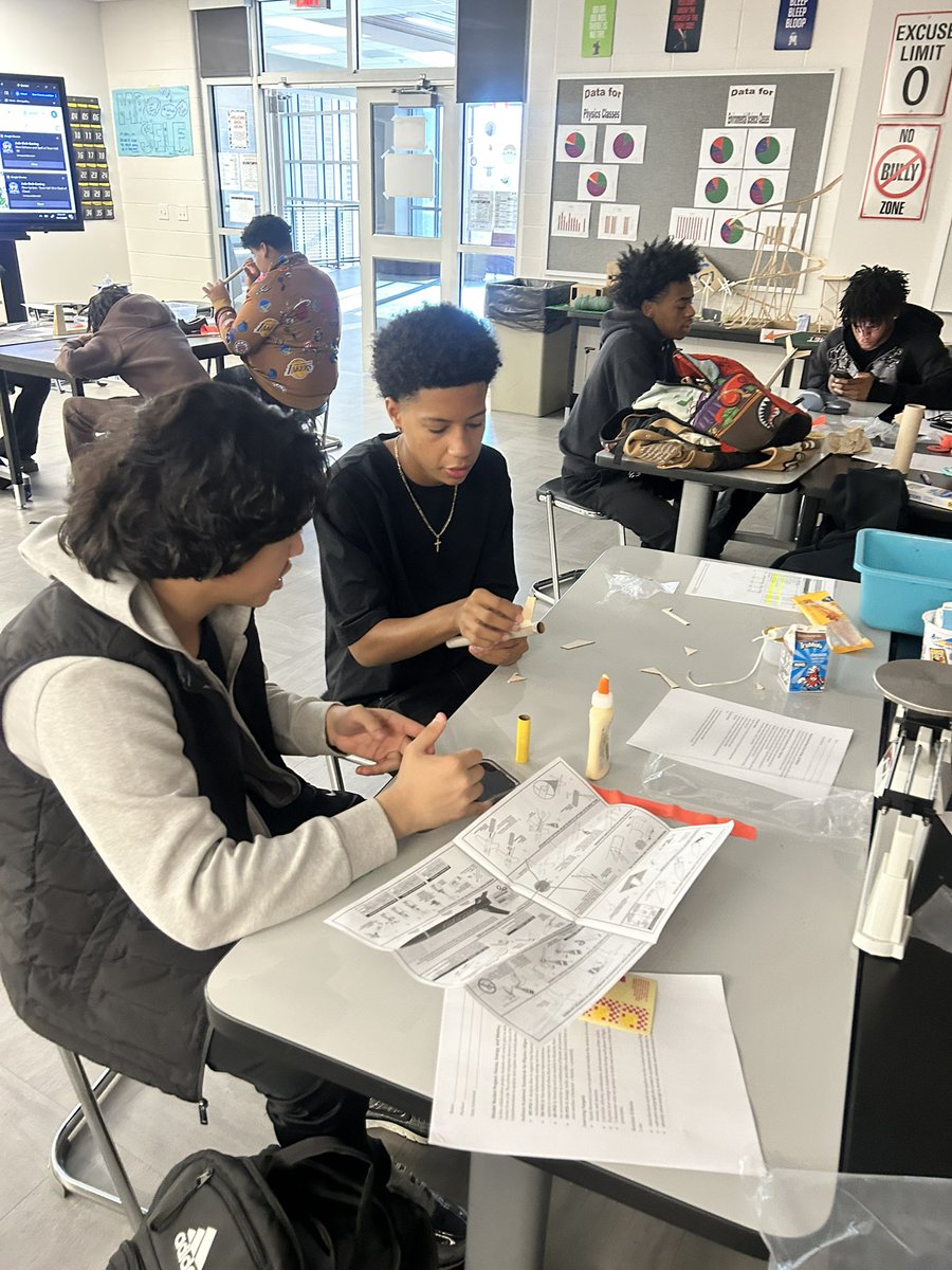 LCHS_Physics's tweet image. Thanks to @LTSFoundation for the creativity grant that allowed students to build model rockets to test velocity and force for my Physics students.   We will be launching tomorrow and Thursday!   @LCHSBears