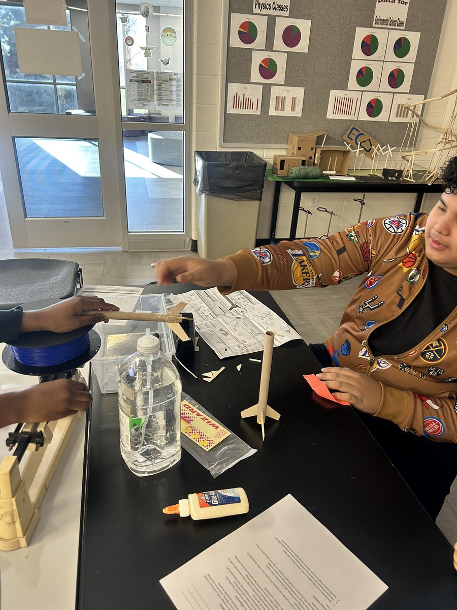 LCHS_Physics's tweet image. Thanks to @LTSFoundation for the creativity grant that allowed students to build model rockets to test velocity and force for my Physics students.   We will be launching tomorrow and Thursday!   @LCHSBears