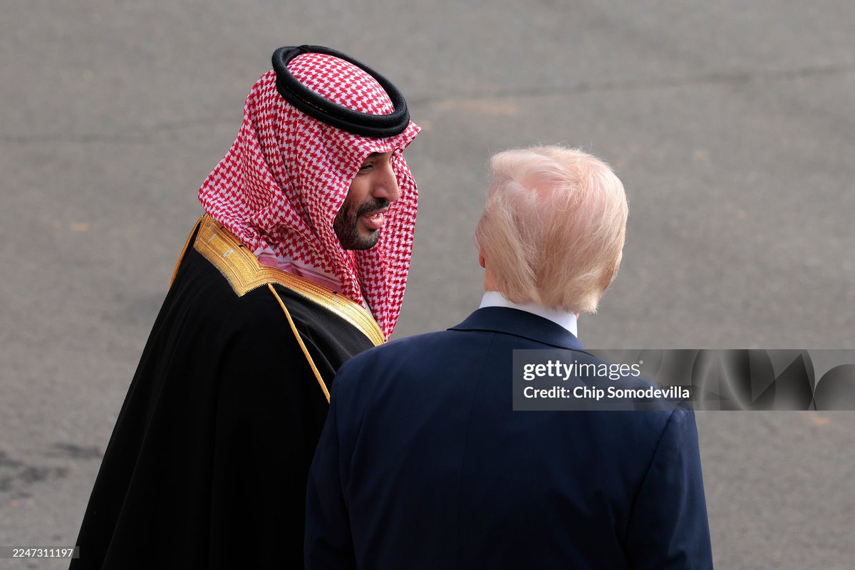 "رِدائي رداءُ العزِّ لستُ أبالي " 

❤️🇸🇦