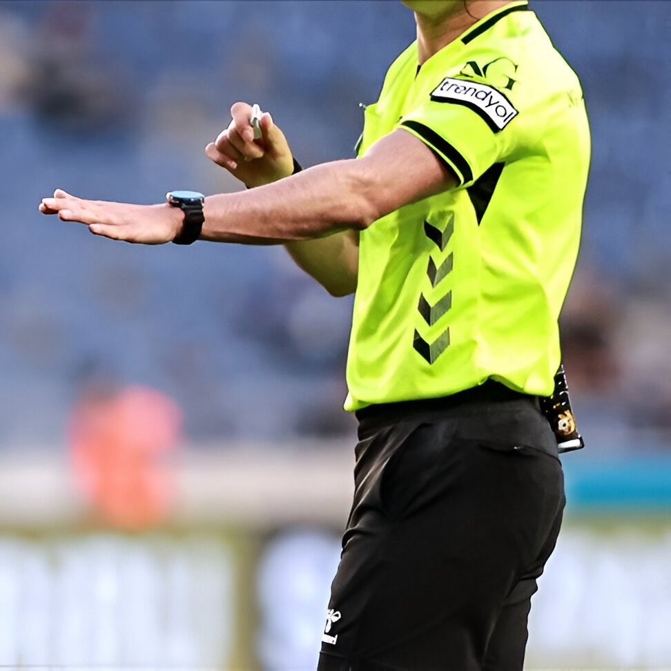 solcugazete60's tweet image. #SONDAKİKA

Bahis soruşturması kapsamında 4 hakem ve 32 kişi gözaltına alındı.

Operasyonda ele geçirilenler:

— 1.441.000 euro.
— 630.000 dolar.
— 5.183.000 TL.
— 5 kg altın.
— 200 kg gümüş.
— Soğuk cüzdan kripto varlıkları.

Ayrıca, 4 hakemin son 5 yılda 85.919.678 TL işlem…