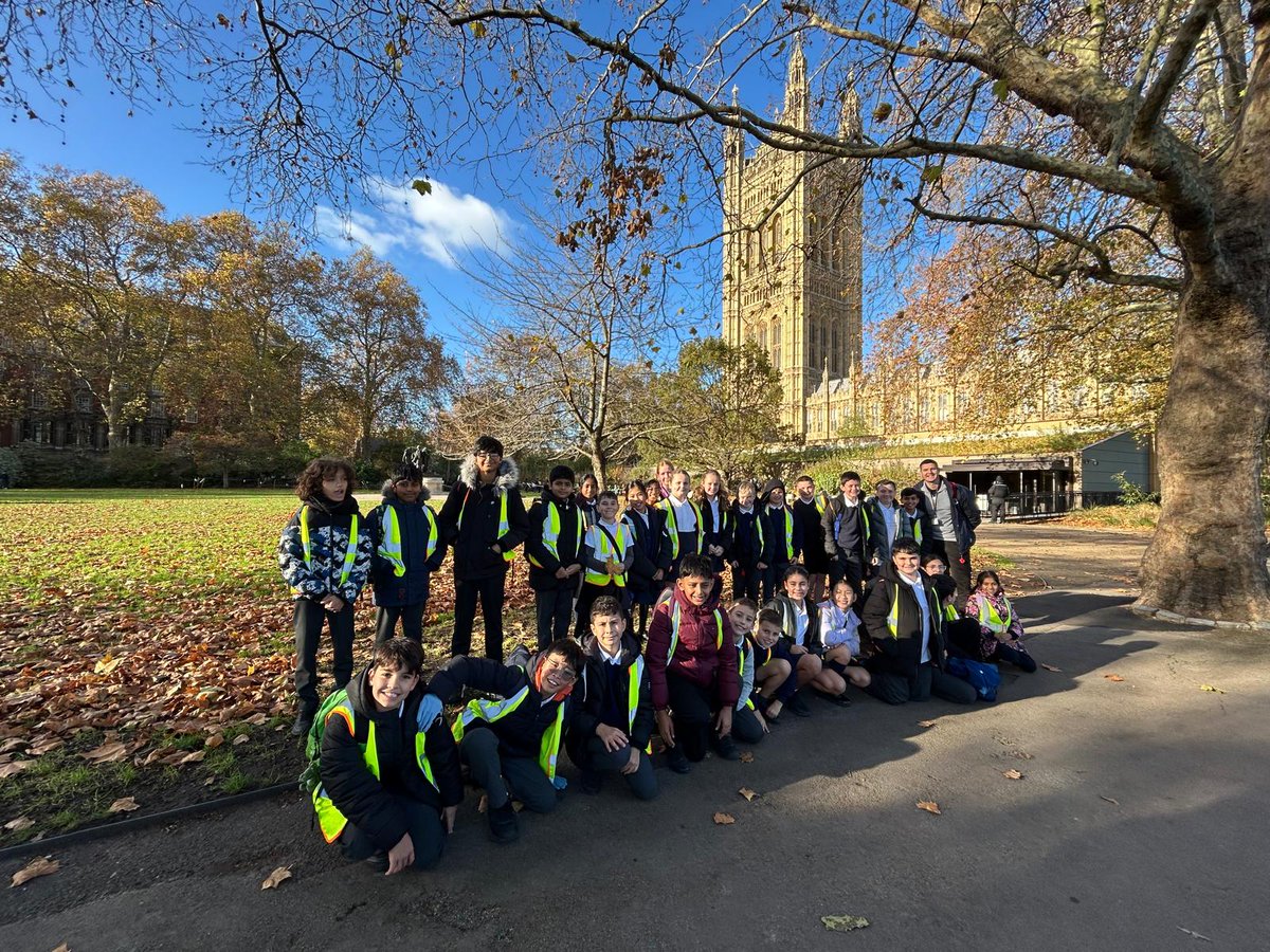 BrookfieldSM3's tweet image. 🇬🇧 Our amazing Year 6 classes had brilliant and inspiring visits to the Houses of Parliament! So proud of their excellent behavior and thoughtful questions. Future leaders in the making! 🏛️ #ParliamentVisit #Year6 #FutureLeaders