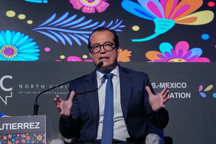 #NCF25 | How is Mexico positioning itself in a rapidly shifting global economy?

Undersecretary <a href="/LuisRosendo_/">Luis Rosendo Gutiérrez</a> Gutiérrez and <a href="/Emilio_Cadena_R/">emilio cadena</a> dove into Mexico’s trade priorities and what it all means for North America’s competitiveness.

🎥 Watch/Listen: northcapitalforum.com/ncf25-secretar…