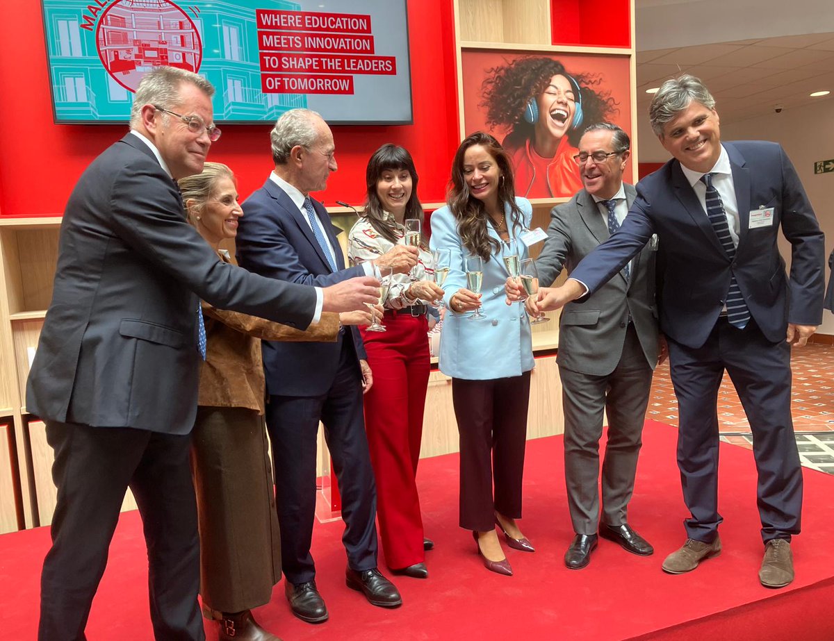 El DT de <a href="/EducaAnd/">Consejería Desarrollo Educativo y FP</a>, <a href="/Miguel_Briones_/">Miguel Briones</a>, ha estado presente hoy en la inauguración de la nueva sede en #Málaga de @essca_ecole, institución francesa de #enseñanza superior con más de 7.800 #estudiantes en sus diez campus repartidos en Francia, España, Hungría, Luxemburgo y China.