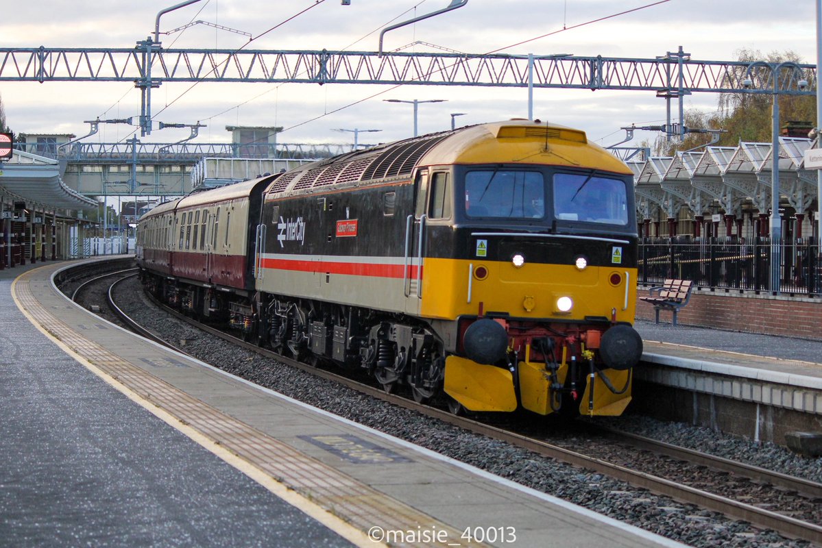 maisie_40013's tweet image. 47593 “Galloway Princess” &amp;amp; 57311 at Kettering this morning working 1Z07 0628 St Albans to York. 18/11/25 #class47 #class57 #Kettering #MML