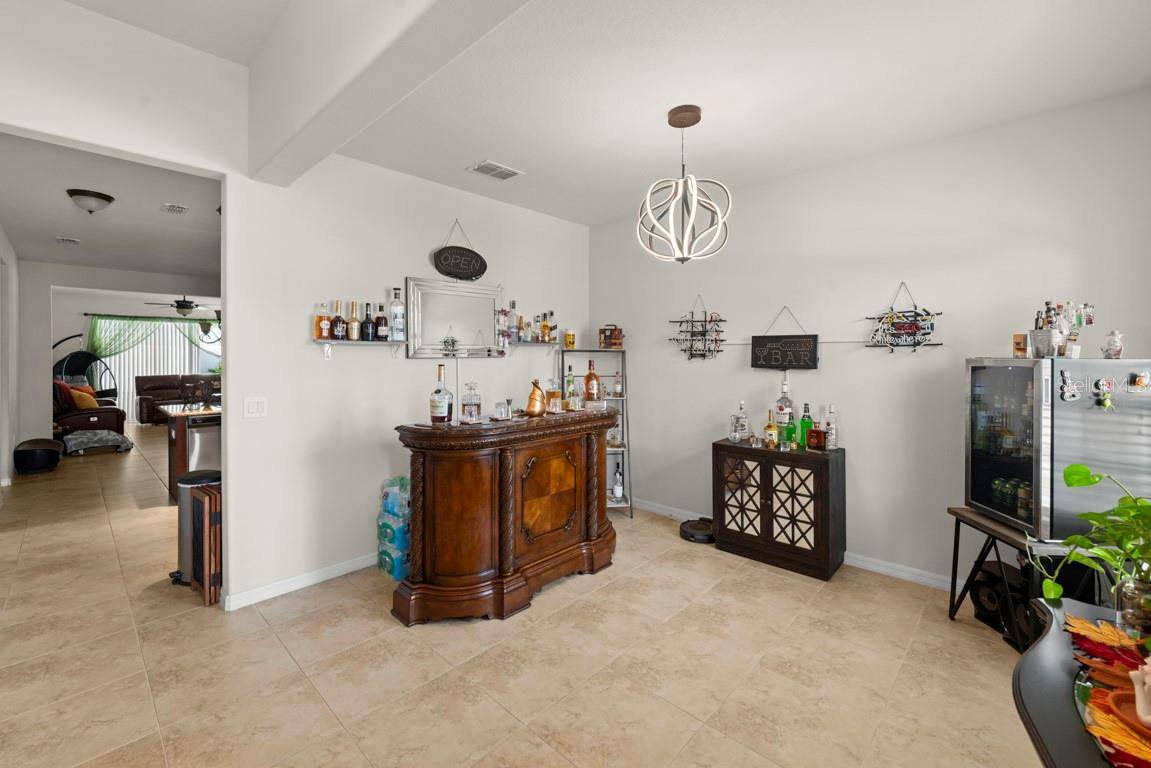 ThatManSoto's tweet photo. For sale: 2542 FOLIO WAY, Kissimmee! 🏡 3 bed, 2 bath, corner lot in gated Tapestry community. Modern kitchen w/ granite, private patio, resort-style pool &amp; clubhouse. Minutes to The Loop &amp; Orlando attractions! See more: https://t.co/AELzNf5qMw https://t.co/6p6H0thv5r