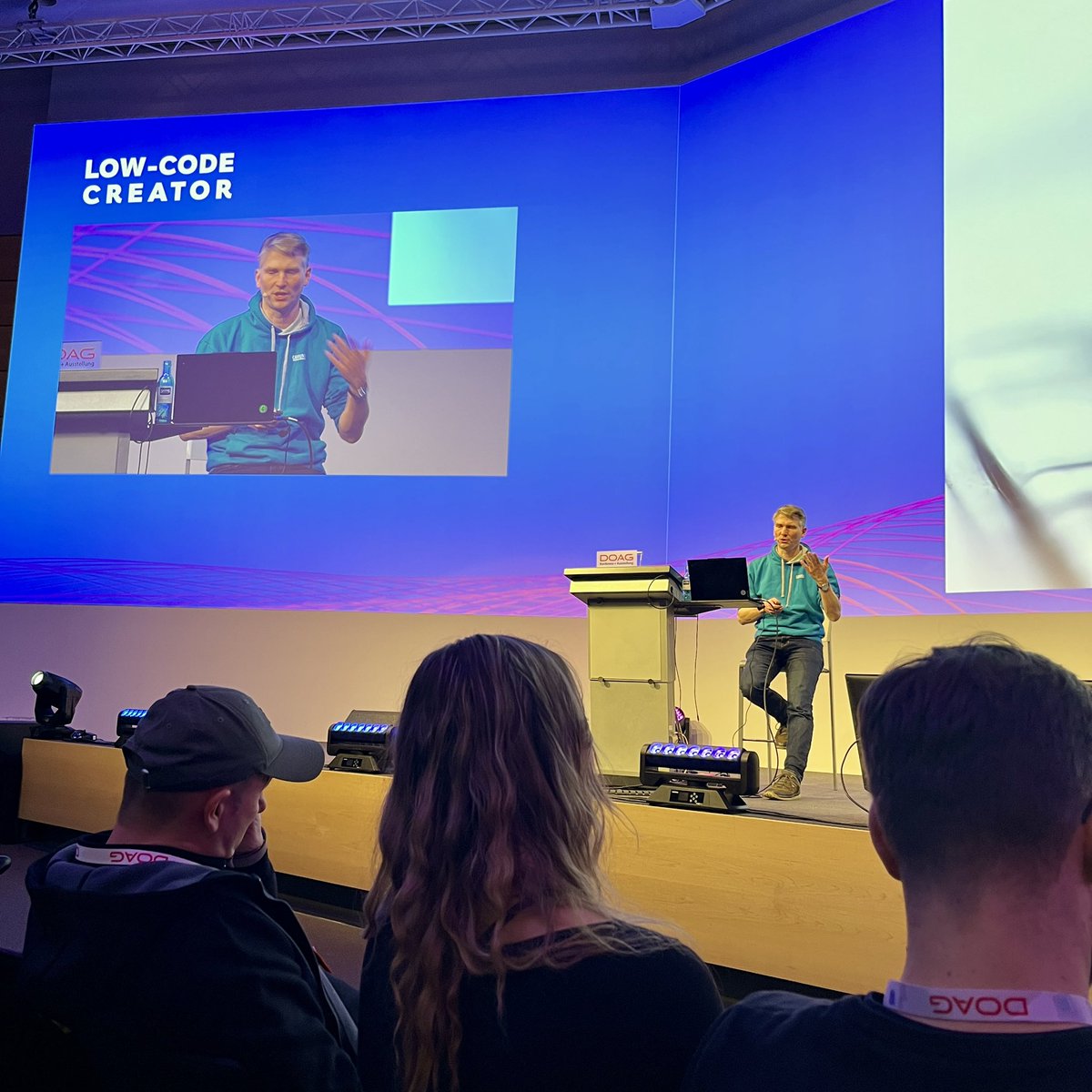 DOAGeV's tweet image. Was steckt eigentlich hinter #LowCode und ist es wirklich bei komplexen, realen Herausforderungen nützlich?

Bernd Rücker klärt uns gerade in seiner Keynote auf der #LowCode und #DOAG2025 Anwenderkonferenz eindrucksvoll auf! 🤓