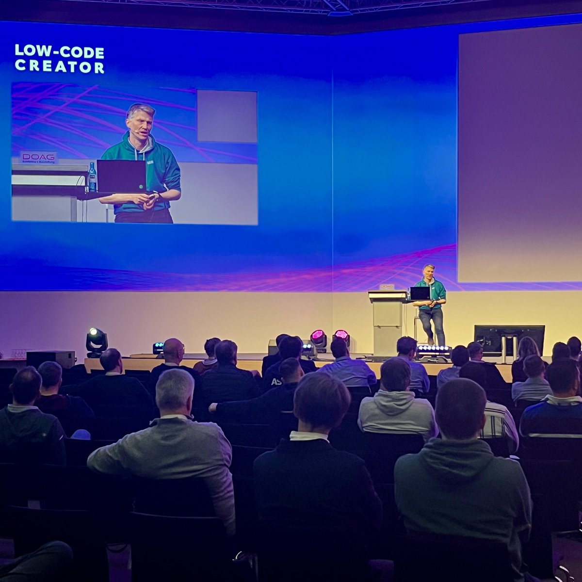 DOAGeV's tweet image. Was steckt eigentlich hinter #LowCode und ist es wirklich bei komplexen, realen Herausforderungen nützlich?

Bernd Rücker klärt uns gerade in seiner Keynote auf der #LowCode und #DOAG2025 Anwenderkonferenz eindrucksvoll auf! 🤓