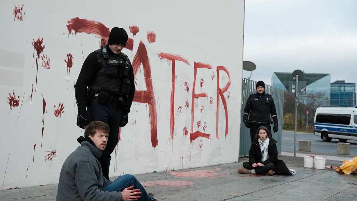 Nach Aktion am Brandenburger Tor – Pro-Palästina-Aktivisten beschmieren Kanzleramt to.welt.de/bUxnnpQ