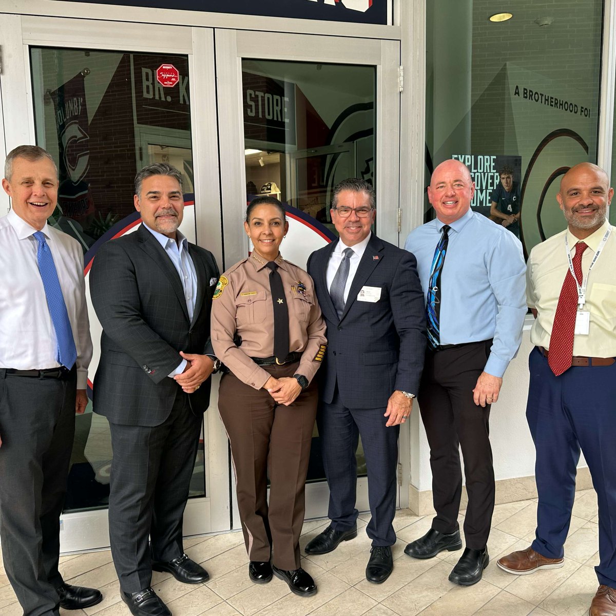 ColumbusHS_Mia's tweet image. Last week we were honored to welcome public servants who exemplify leadership and service:
Alejandro Rizo Jr. (FL House), Rosie Cordero-Stutz (Miami-Dade Sheriff), and Omar Blanco (FL House) on campus with CCHS Administration. #CPride #Adelante