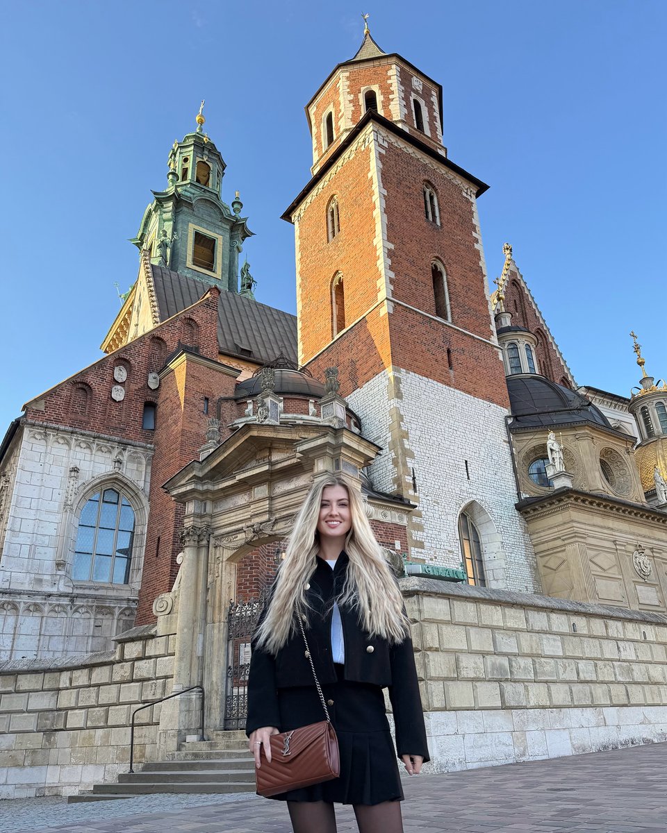 Isabelle_ajs's tweet image. The smile looks a bit silly.😂😂