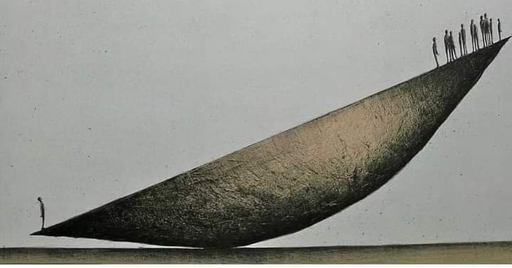 - مَن يَعرِفُ قِيمَتَه جَيِّدًا ، لاَ يَضَعُهَا فَوقَ المِيزَان..!!