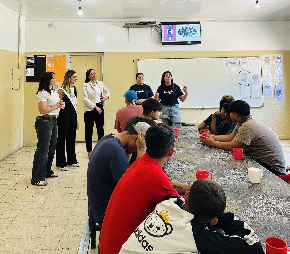 👸 Alejandrina Funes, reina nacional de la Vendimia, lanzó su proyecto de ESI y cuidado del cuerpo en residencias alternativas para adolescentes. Esta iniciativa forma parte de su trabajo comunitario en la provincia.

🔗prensa.mendoza.gob.ar/la-reina-nacio…