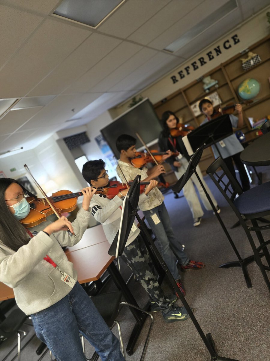meyzeeklibrary's tweet image. Can we practice in the library?  Yes, please!!!  My own private concert.  I&apos;m here for it!!  #WeAreJCPS #meyzeekreads #JCPSlibraries