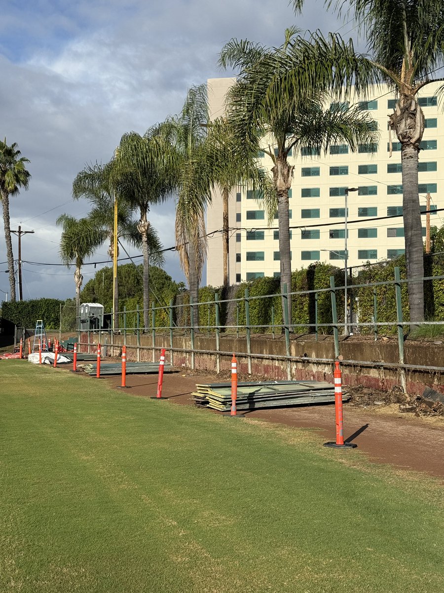 SorryBoutIt10's tweet image. Great day to be an Aztec 👏👏👏
New padded wall incoming 📈