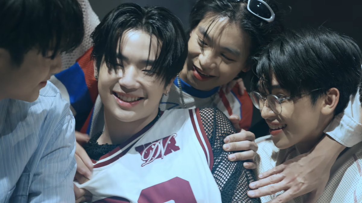 verishineoff's tweet image. ลูกหลานแห่งชาติคนต่อไป ต่อคิวรอแล้วค้าบ🫳🏻 ซีนน้องคาณตรงนี้อบอุ่นมากจี้ปุดเลย💗💗 เลี้ยงกันไปนาน ๆ เลยน้าพวกก้อน

#ethankahn @ethankahn_v 
#onetraineeNextchapterLoading
#onetrainee