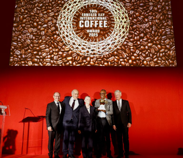 Rwanda takes top honours at the 2025 EIICA

Continue reading: bit.ly/4pb4NO2 

🚀Read our online magazine: bit.ly/45glalh  
📣Join our free weekly newsletter: bit.ly/3GKWXtN 

#news #coffeeindustry #business #events #awards