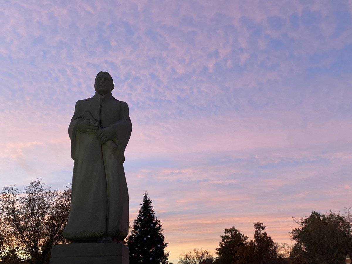 PalmeriJoAnn's tweet image. Scene at #sunrise today on the south oval @UofOklahoma #LibrariesFromTheOutside #OUskywatch #OKskywatch #clouds #okwx