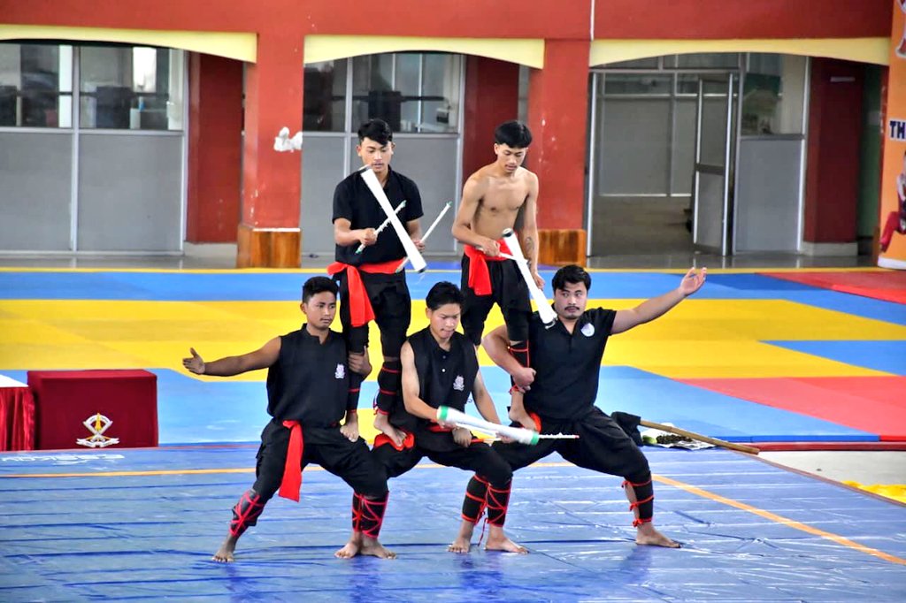 prodefkohima's tweet image. 🇮🇳 The #RedShieldDivision of #IndianArmy conducted a 4-day State Level #Wushu Championship from 15–18 Nov 2025 at SAI, Imphal, #Manipur.

🥋 615 athletes competed in Sanda &amp;amp; Taolu disciplines,
reflecting the spirit of #YouthEmpowerment, discipline &amp;amp; sportsmanship.

@adgpi…