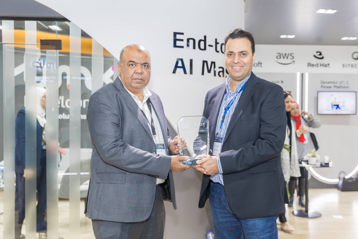 linkdevelopment's tweet image. شركاء_النجاح#

تشرّفنا بزيارة هيئة الدواء المصرية (EDA) ووزارة الاتصالات وتكنولوجيا المعلومات (MCIT) لجناحنا في معرض CAIRO ICT 2025

وخلال فعاليات المعرض، كان لنا الفخر بتقديم درع التميّز الحكومي لكلٍ من هيئة الدواء المصرية ووزارة الاتصالات وتكنولوجيا المعلومات، تقديرًا لشراكتنا…