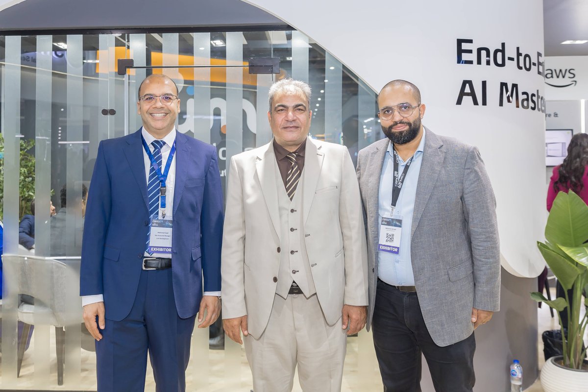 linkdevelopment's tweet image. شركاء_النجاح#

تشرّفنا بزيارة هيئة الدواء المصرية (EDA) ووزارة الاتصالات وتكنولوجيا المعلومات (MCIT) لجناحنا في معرض CAIRO ICT 2025

وخلال فعاليات المعرض، كان لنا الفخر بتقديم درع التميّز الحكومي لكلٍ من هيئة الدواء المصرية ووزارة الاتصالات وتكنولوجيا المعلومات، تقديرًا لشراكتنا…