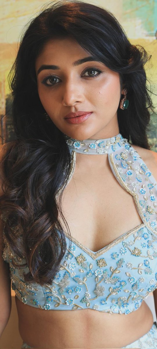 Mirnaa_FanClub's tweet photo. Mesmerizing #MirnaaMenon https://t.co/lrn6KbO3bq