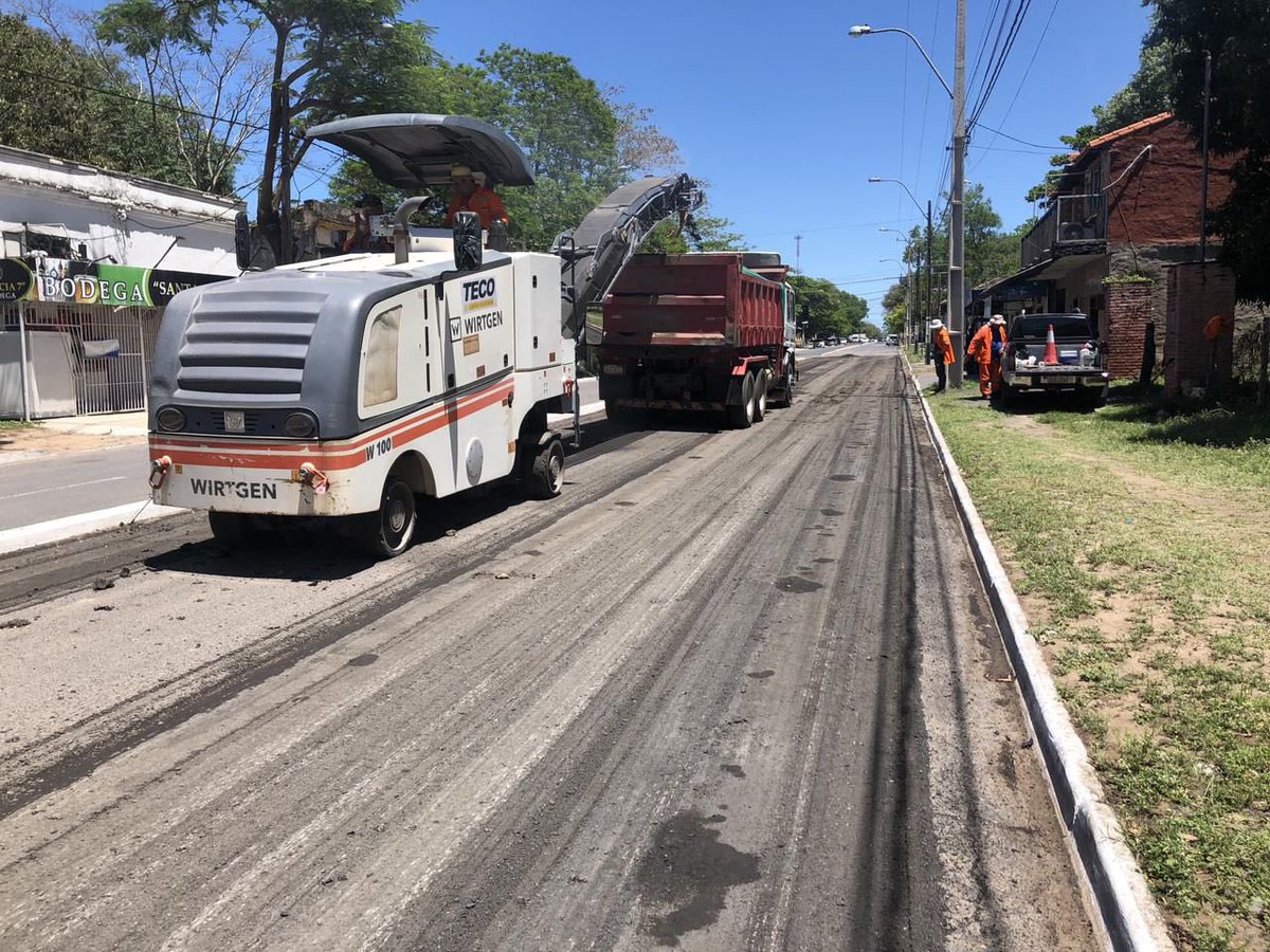 BUENAS NOTICIAS 
Luego de varios años, conseguimos nuevamente el RECAPADO A NUEVO de nuestra AVENIDA LAUDO HAYES. Estaremos atentos a los avances de la
PAVIMENTACIÓN. ¡Seguimos trabajando por mejorar la infraestructura vial de nuestra ciudad !
#GestionMbarete vamos por más