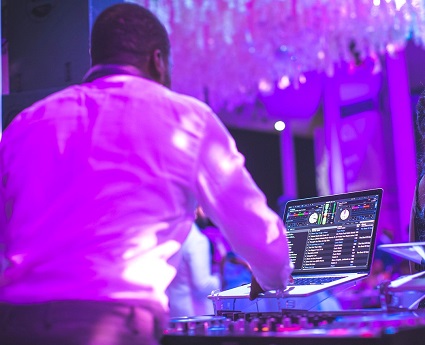 TwoClassyChics's tweet image. 5 Secrets to Hosting an Unforgettable Event That Feels Completely You - The Classy Chics twoclassychics.com/2025/11/5-secr…