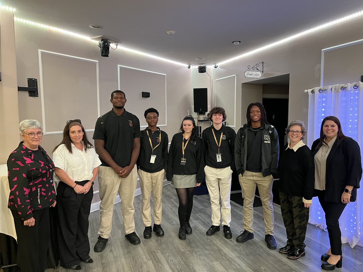 TheHowleyFdn's tweet image. At @neumanngoretti, determination and heart go hand in hand. Lorie Howley, Meg Howley, Allie Busser, and Halle Martin enjoyed meeting our Howley Scholars, including this year’s seniors who are already charting impressive paths toward college and beyond.