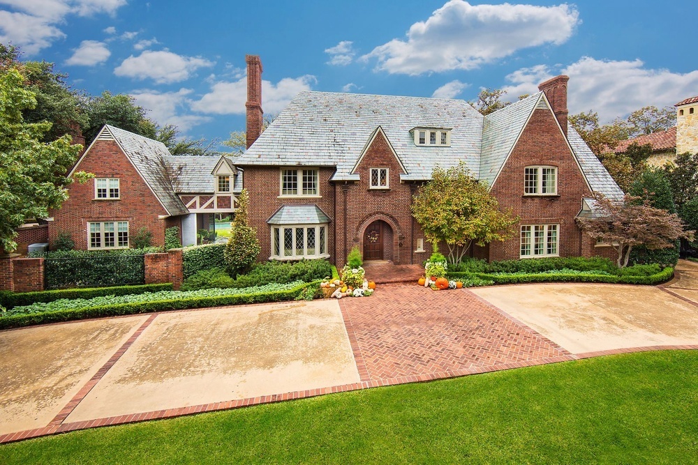 synkd_landscape's tweet image. Built in 72 hours. Rooted in integrity. 🌿
Dallas’ Tierra Viva Landscapes proves that passion + precision = purpose.

“We’re not just cutting grass—we’re curating living environments.” – Federico Trejo

hubs.la/Q03SDRjS0 

#Landscaping #DallasBusiness #SYNKD