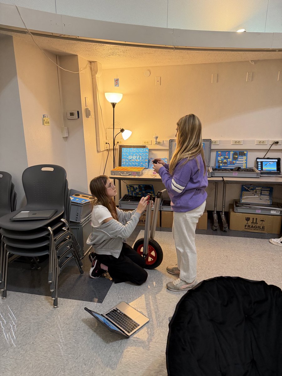 kmdunlap's tweet image. The 6th graders are busting a move on their inventors!!! 😊#fairviewadvantage #create #solveproblems #communicate #collaborate #infento @infento @FPSchools