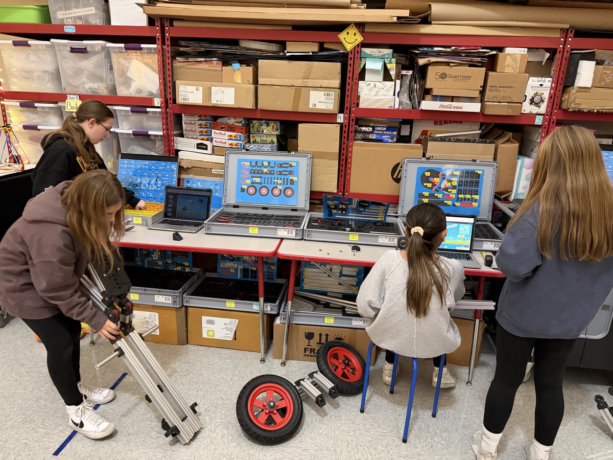 kmdunlap's tweet image. The 6th graders are busting a move on their inventors!!! 😊#fairviewadvantage #create #solveproblems #communicate #collaborate #infento @infento @FPSchools