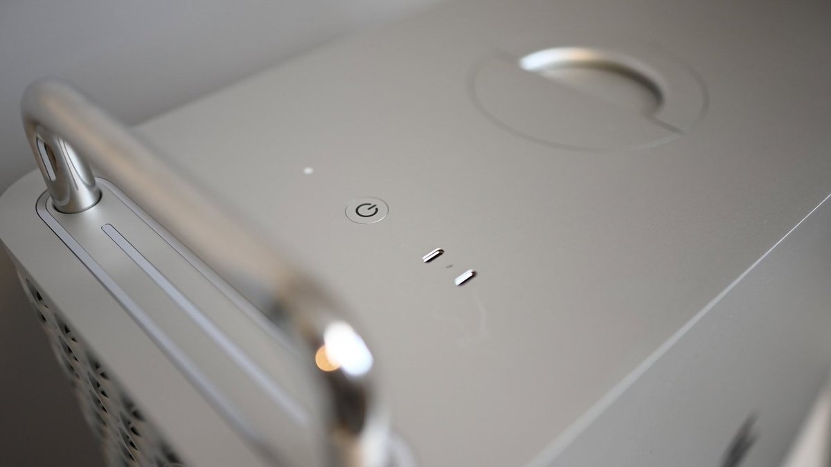 AppleX4_'s tweet image. El MAC PRO parece estar llegando a su final silencioso…
Apple ya no muestra interés y el MAC STUDIO se ha quedado con todo el protagonismo. Rendimiento, precio y futuro: todo apunta a que el mítico Mac Pro se apaga.
¿Tú crees que volverá algún día?
#Apple #MacPro #MacStudio 💻🔥