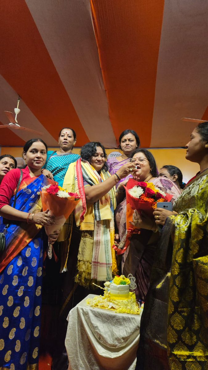 bjmmodisha's tweet photo. ଆଜି ବିଜେପି ରାଜ୍ୟ କାର୍ଯ୍ୟାଳୟ ଠାରେ ଭାରତୀୟ ଜନତା ପାର୍ଟି ଓଡିଶା ପ୍ରଦେଶ ମହିଳା ମୋର୍ଚ୍ଚା ର ସଭାନେତ୍ରୀ  ବଡ଼ ଭଉଣୀ ସମ୍ମାନୀୟା @AshBiswal ଙ୍କର ଶୁଭ ଜନ୍ମ ଦିନ ଉପଲକ୍ଷେ   ରାଜ୍ୟ ମହିଳା ମୋର୍ଚ୍ଚା ର ସମସ୍ତ ନେତୃତ୍ୱ ଙ୍କର ଶୁଭେଚ୍ଛା ଜ୍ଞାପନ ଅବସରରେ।
#HappyBirthdayAiswaryaApa https://t.co/fuspHDf40w