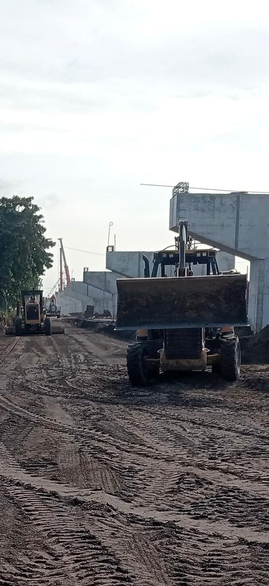 🚧 Trabajos concluidos en el Distribuidor Vial de Accesos al Puerto de Veracruz, Cuerpo B (en el sentido Veracruz a Xalapa):

✔️ 132 pilotes terminados
✔️ 21 zapatas concluidas
✔️ 21 columnas finalizadas
✔️ 21 cabezales 

🛤️ Seguimos avanzando para mejorar la conectividad y