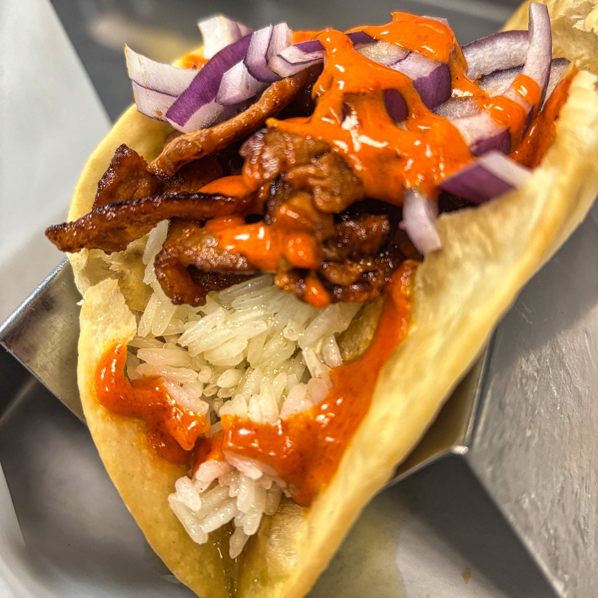 We've got a DELICIOUS #TacoTuesday for you today!
Stop in for Marinated Pork with red onions, rice and Calabrian hot sauce!
See you soon!