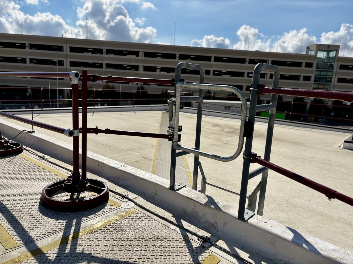 EDGEFallProtect's tweet photo. Protection that performs. ✈️
EDGE partnered with E-Corp to install AccuFit mobile &amp; face-mounted guardrails at SAT Airport — keeping crews secure and compliant at every edge.

That’s how we build safety into every project. 💪
#EDGEFallProtection #FallProtection #WorkSafe https://t.co/tSYbWbUxvB