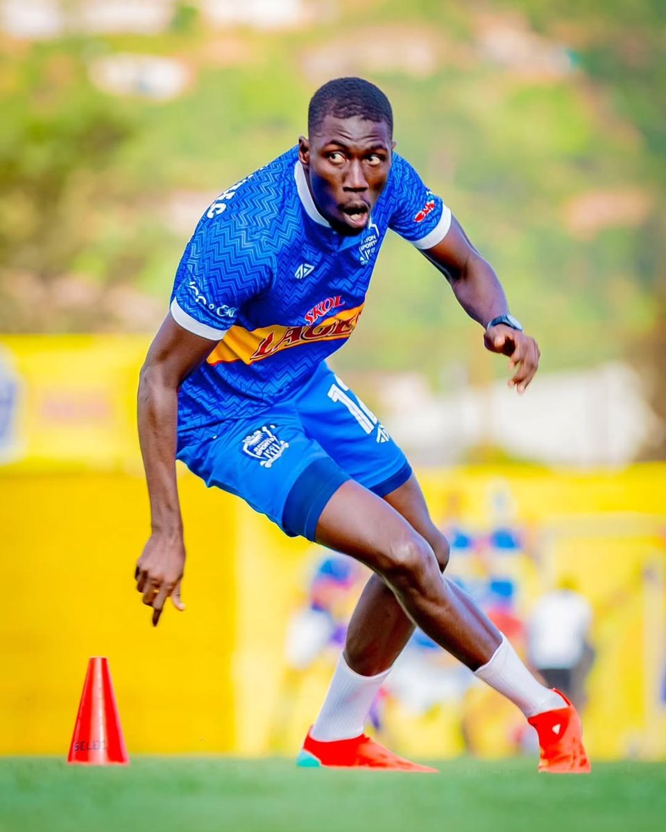 IntareTimes's tweet photo. #BREAKING NEWS: BARAJYAHE KO YAGARUTSE!!!!!
Nyuma y’amezi 10 Yicaye kubera imvune, Fall NGAGNE yagarutse mu myitozo ya #Rayon_Sports kuri uyu wa Kabiri! 📷📷 Uburyo agaruka afite ishyaka n’imbaraga bitanga icyizere gikomeye ku bakunzi ba Gikundiro.
#intaretimes
#FallNgagne https://t.co/CkX06NpE16