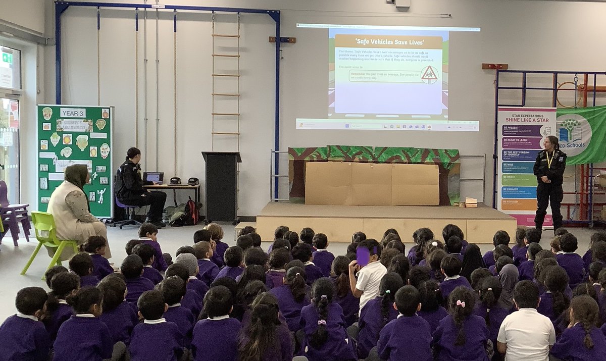 olive__preston's tweet image. Thank you so much to our local Police community support officers for talking to our children about road safety. #RoadSafetyWeek2025 #SafeVehiclesSaveLives #StopLookListen #GreenCrossCode #LifeSkills #PSHE #WeAreSTAR
