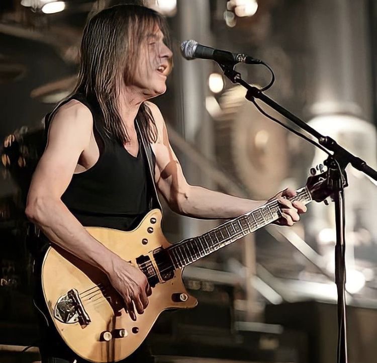 acdcsdevil's tweet image. we miss you dearly! ❤️🕯️⚡️