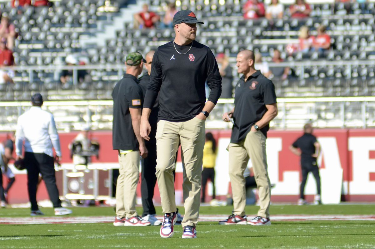 CarsonDField's tweet image. Oklahoma OC Ben Arbuckle on how the defense takes pressure off the offense:

“I don’t think it changes how I call a game… At the end of the day, we have to stay on the field and put points on the board.”

#Sooners