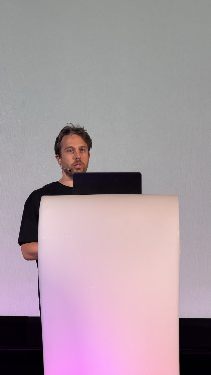 ngPolandConf's tweet photo. 💧 The final keynote at NG Poland 2025: Alexander Thalhammer presents “Incremental Hydration”! Discover how incremental hydration transforms modern Angular apps for speed and user experience. #ngPolandConf #angular https://t.co/TZx9Sg8p9z