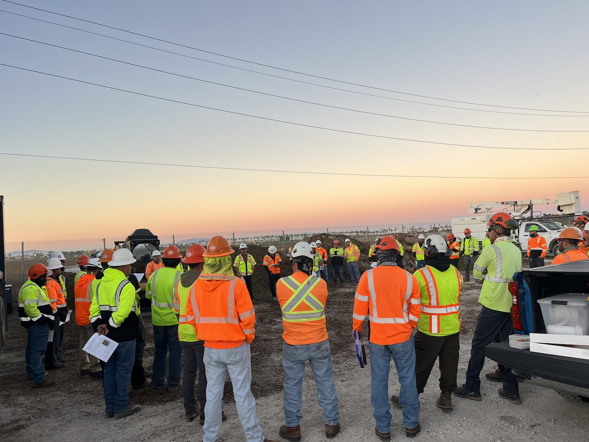 🌤️ Productive morning meeting with the Utility Tree Service crew here in Ventura — teamwork that keeps our community safe and thriving! 🌳⚡️ #UtilityTreeService #Ventura #Teamwork #IBEW47 #local47