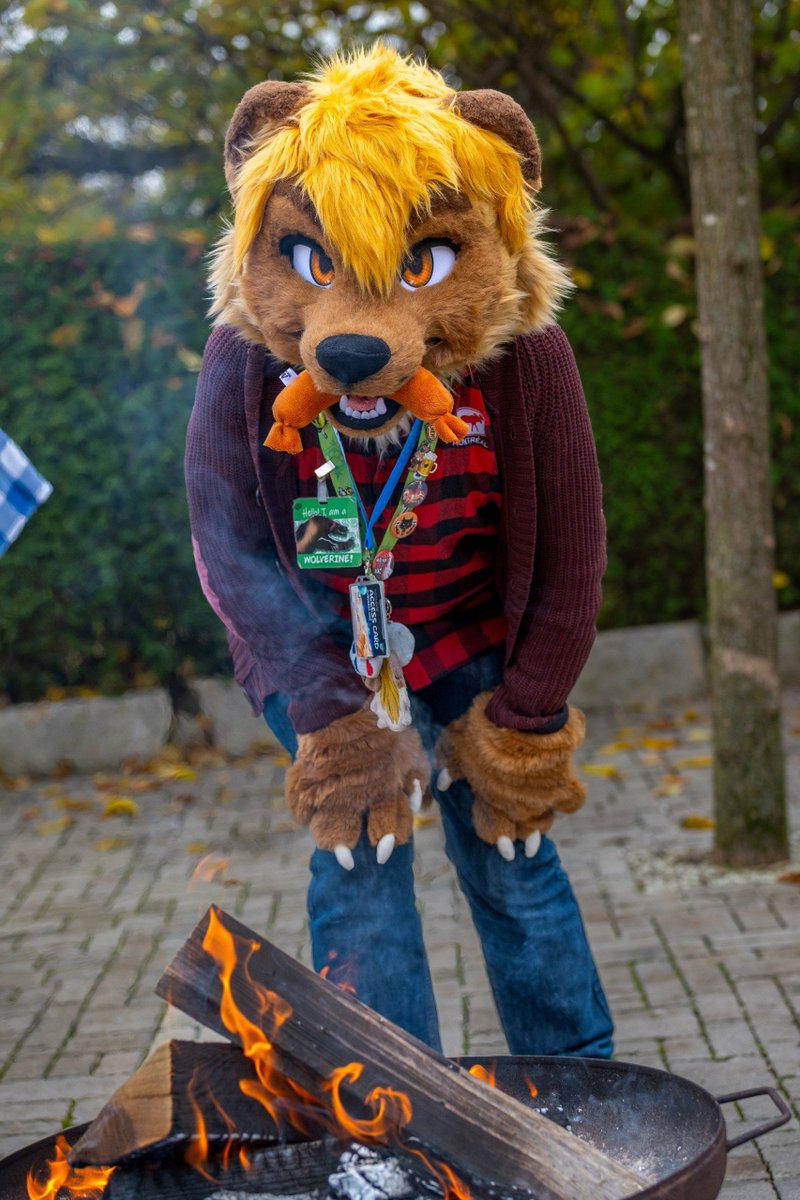 furvaria's tweet image. Die #Furvaria ist vorbei! Hier ein paar schöne Bilder vom Mondflug der #muenchnerfurs. Danke an Jiro &amp;amp; RyuxWolf für die Fotos!
Und ein großes Dankeschön an alle Helfer und Freiwilligen – besonders an die DJs Burutatsu, Ferro &amp;amp; Chajax, die die Tanzfläche zum Abheben brachten!