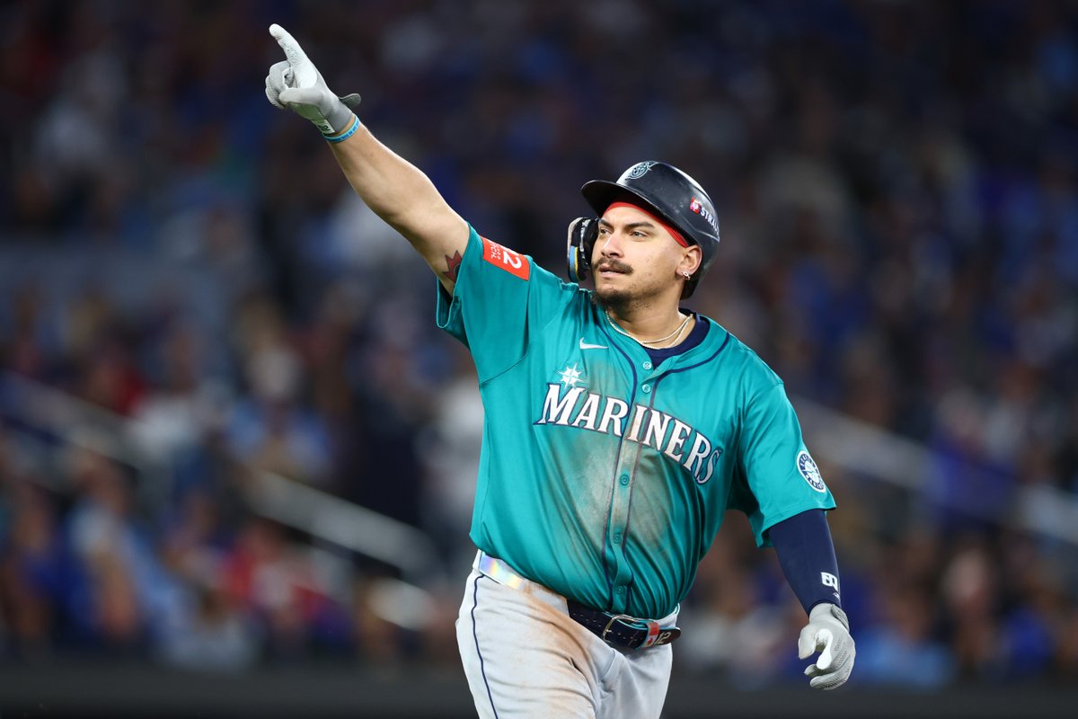 He's back, @Mariners fans 🔥

Coming up at 1:30pm ET/10:30am PT, we'll take you LIVE to Josh Naylor's official press conference! 