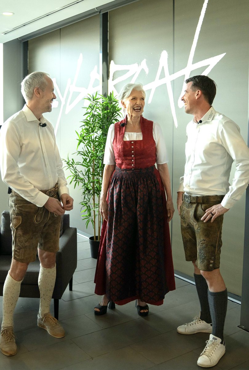 TeslaClubAT's tweet image. May(e) we introduce you to @mayemusk 

May(e)be the most inspiring, beautiful, smartest and strongest woman ever in an Austrian „Dirndl“ dress ❤️💃