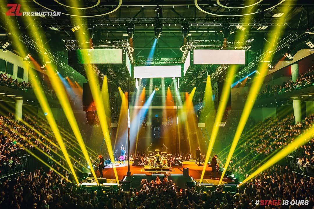 Robelighting's tweet image. Lighting up the O2 Universum for the Harlej 30th Anniversary celebration with #lightingdesigner Jiří Rouček working with the team from ZL Production &amp;amp; a rig using @Robelighting #MegaPointe, #Spiider, and #BMFL luminaires. 

#robelighting #zlproduction #concertlighting
