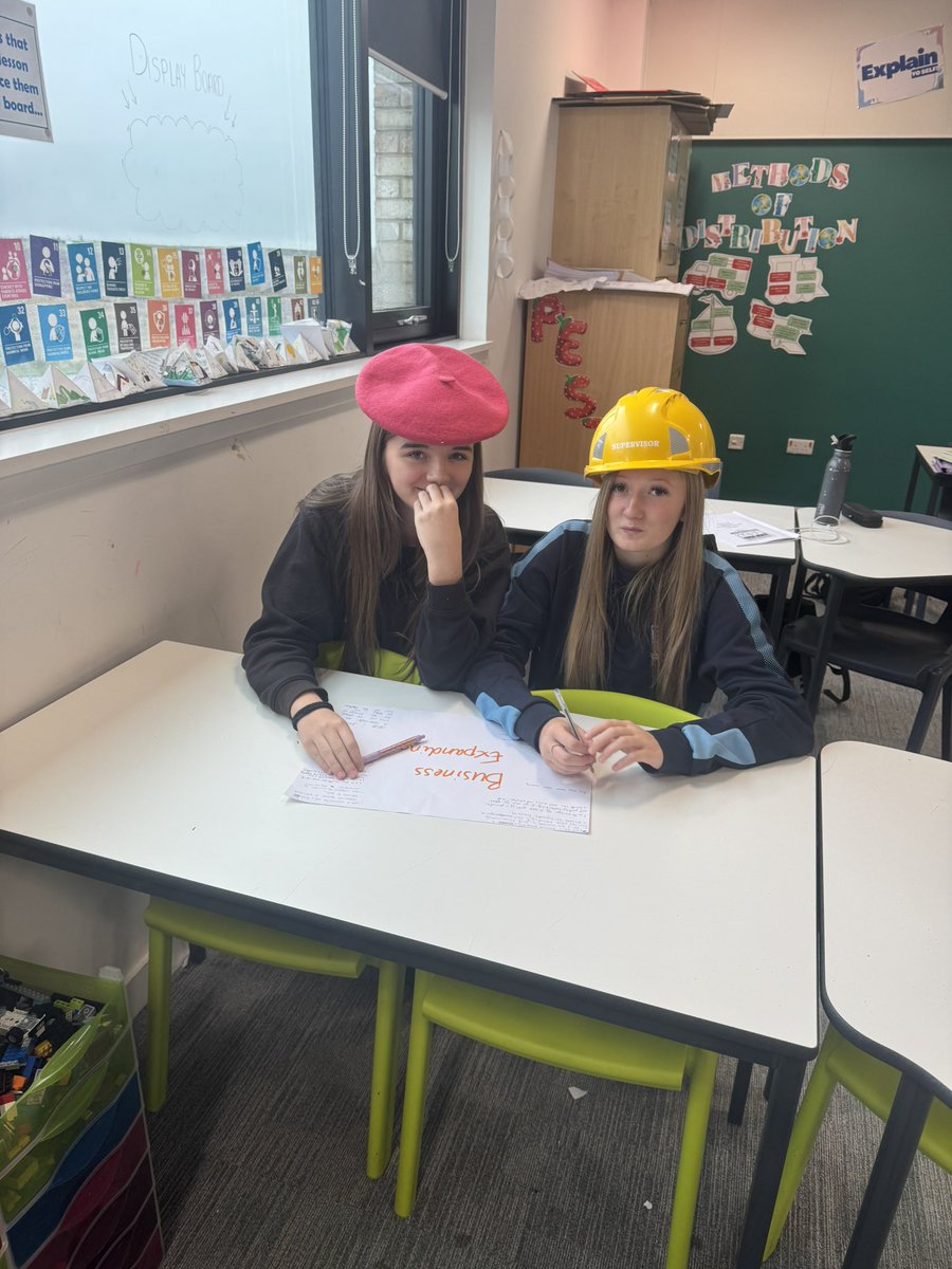 MrsNicholsonBM's tweet image. 4A ‘got into the mindset’ of a stakeholder today (aided by fashionable headwear). They discussed the interest and influence of each stakeholder as part of their prelim revision. #National5 #BusinessManagement @wlwinchburgh_ac